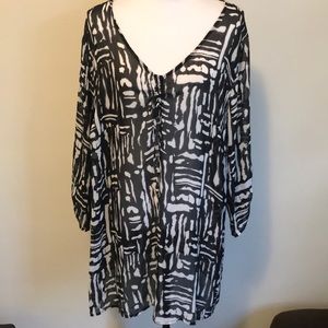Avenue black white sheer blouse 26/28
